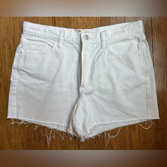 Universal Thread White Denim Shorts size 8 boyfriend shorts - Picture 1 of 3